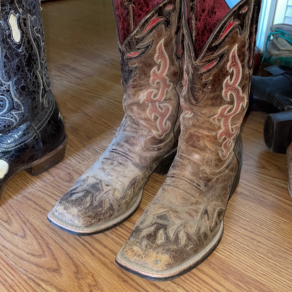 Women’s 10 Ariat Cowboy Boots